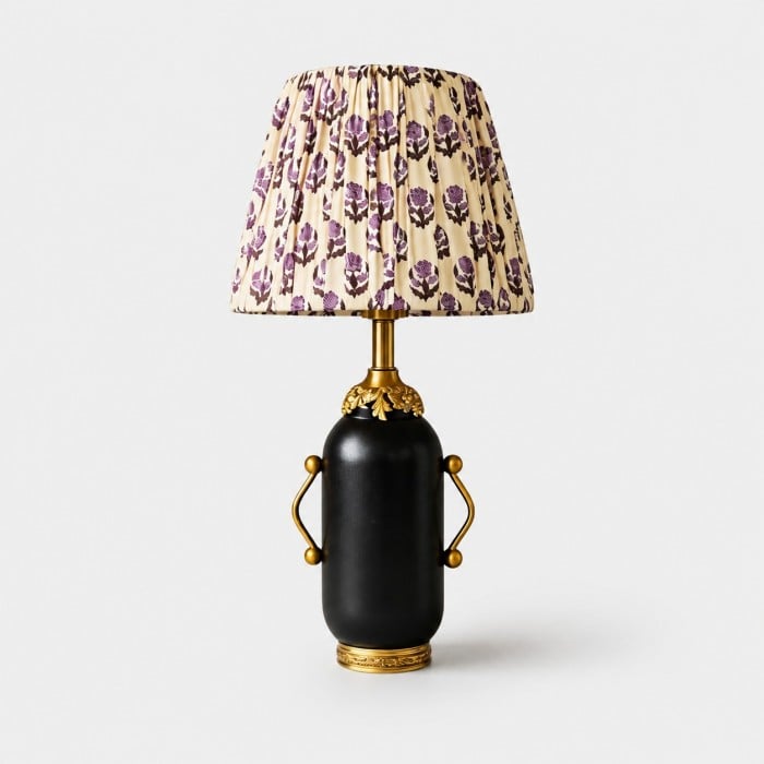 Vintage tafellamp met geplooide kap en bloemenmotief HL4566
