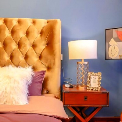 Durchbrochene Tischlampe aus Metall Durchbrochene Tischlampe aus Metall