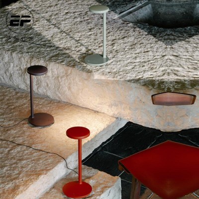 Oblique Tischleuchte