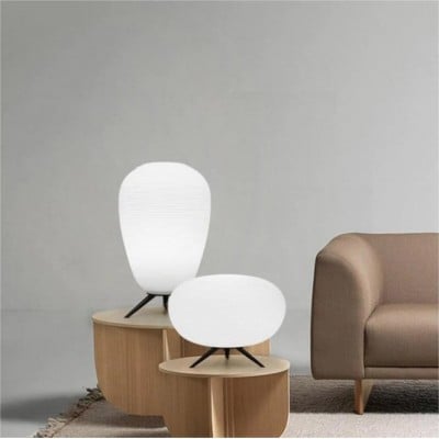 Rituals vit bordslampa med trefot för sovrum Rituals vit bordslampa med trefot för sovrum