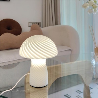 Lampe de table moderne en verre rayé champignon HL176 Lampe de table moderne en verre rayé champignon HL176