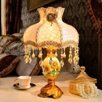 Lámpara de mesa de lujo de estilo europeo con forma de girasol de metal HL876 Lámpara de mesa de lujo de estilo europeo con forma de girasol de metal HL876