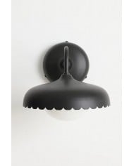 Applique da parete per esterni Rayla – Design moderno in metallo con bordo smerlato per veranda HL1386