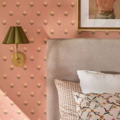 Kinkiet Capirise z falbanką – metalowy, do sypialni i przedpokoju, HL1390