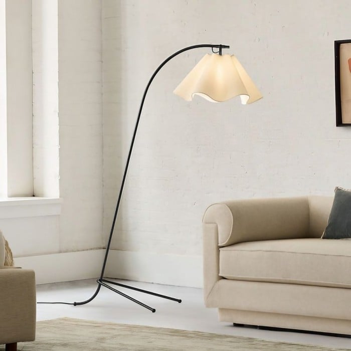 Lampa podłogowa Oslan z abażurem falistym – nowoczesne oświetlenie z podstawą łukową HL1600 Lampa podłogowa Oslan z abażurem falistym – nowoczesne oświetlenie z podstawą łukową HL1600