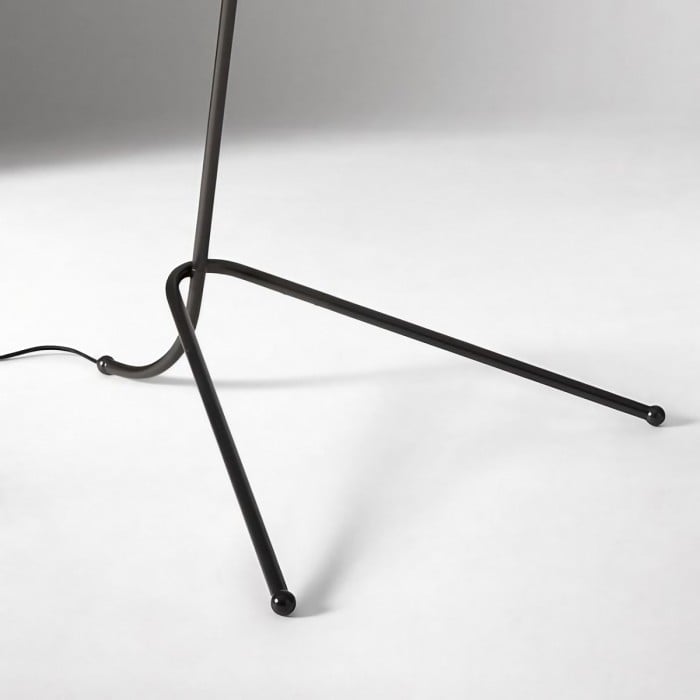 Lampa podłogowa Oslan z abażurem falistym – nowoczesne oświetlenie z podstawą łukową HL1600 Lampa podłogowa Oslan z abażurem falistym – nowoczesne oświetlenie z podstawą łukową HL1600