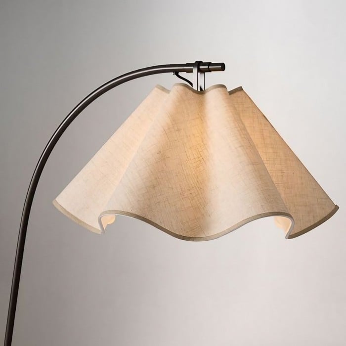 Lampa podłogowa Oslan z abażurem falistym – nowoczesne oświetlenie z podstawą łukową HL1600 Lampa podłogowa Oslan z abażurem falistym – nowoczesne oświetlenie z podstawą łukową HL1600
