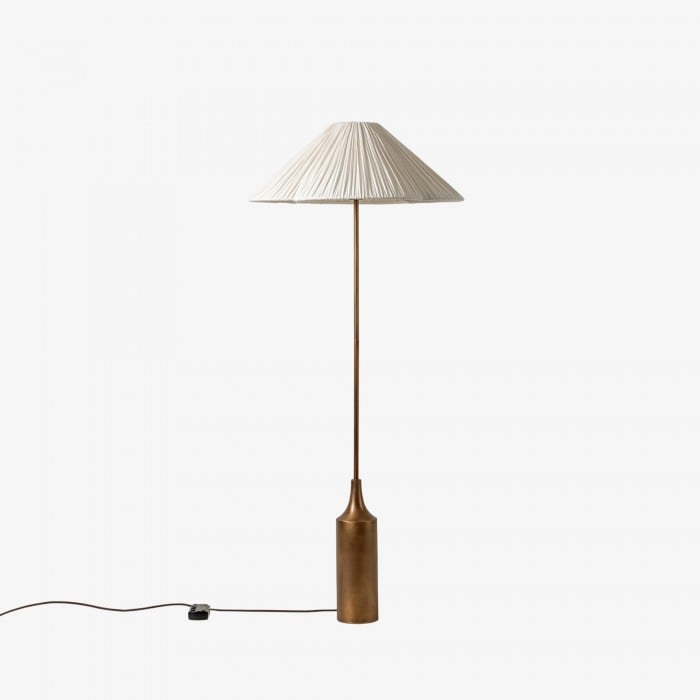 Lindi - lampa podłogowa z postarzanego mosiądzu i lnu z falistymi krawędziami HL1801 Lindi - lampa podłogowa z postarzanego mosiądzu i lnu z falistymi krawędziami HL1801