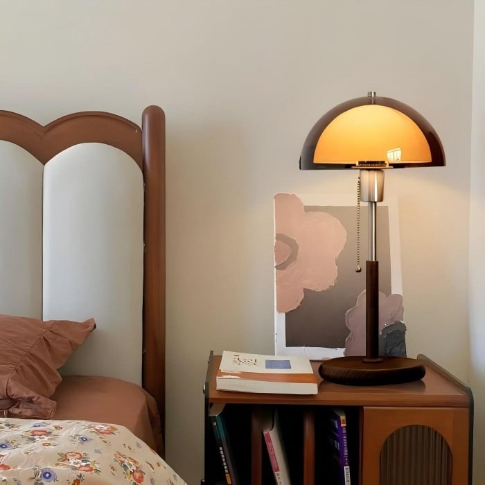 Vintage-Tischleuchte in Pilzform aus Acryl – Holzsockel und Zugmechanismus HL1837