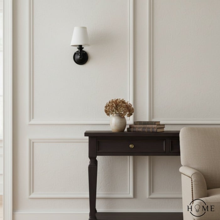 Kinkiet ścienny Kalvora z abażurem materiałowym – stylowe oświetlenie akcentujące do sypialni i przedpokoju HL1424