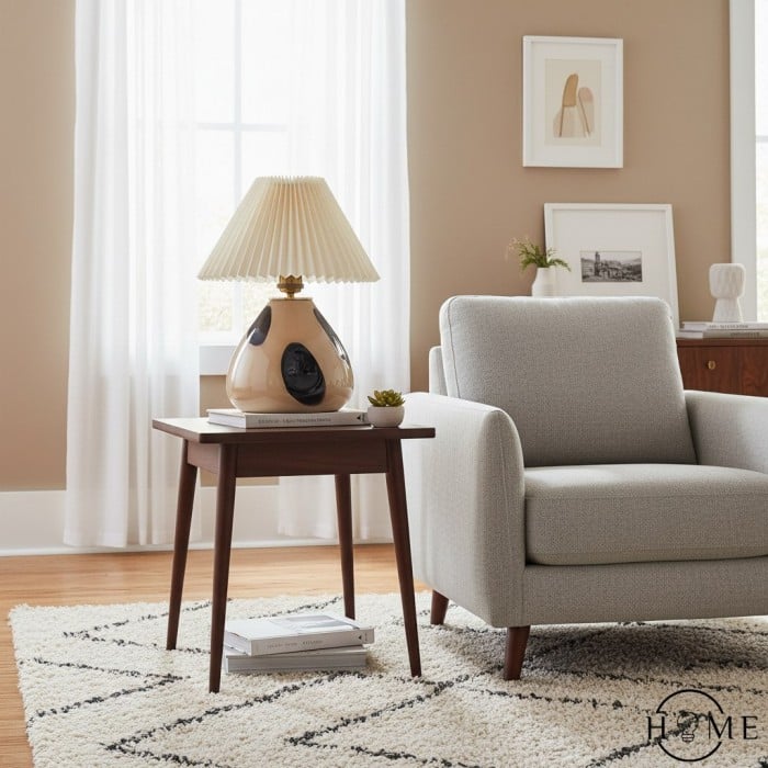 Lampada da comodino in tessuto - Base in vetro lattimo con paralume plissettato HL1321