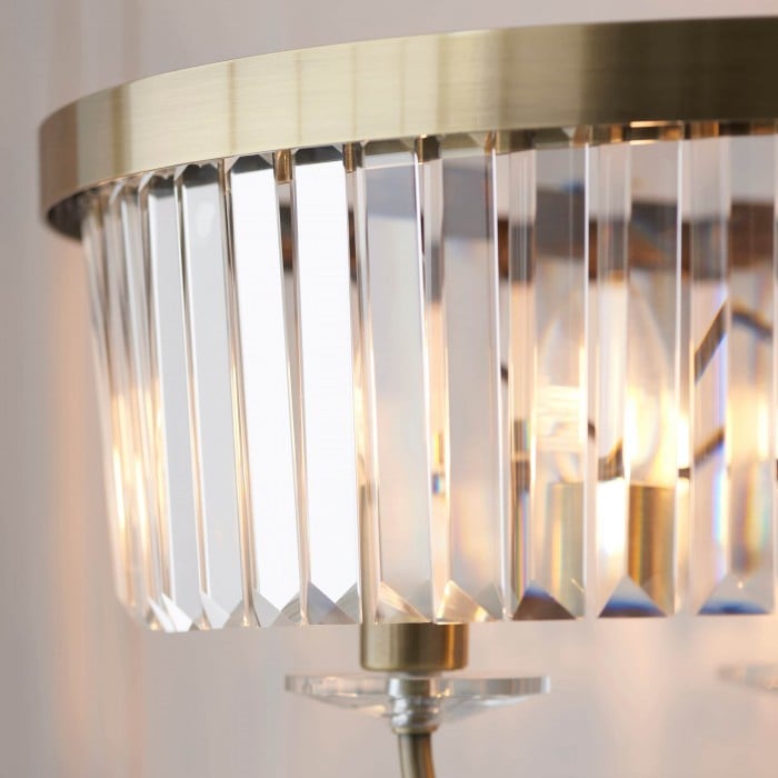 Lampadaire rond Beveline à 3 lumières - Abat-jour en verre taillé à facettes, finition métal classique, idéal pour le salon