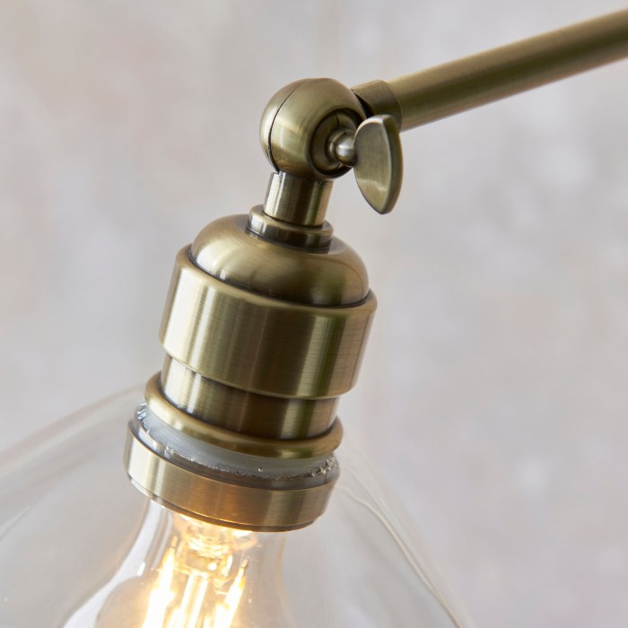 Lampadaire Art Déco Clarione avec abat-jour en verre transparent et base en métal HL2096