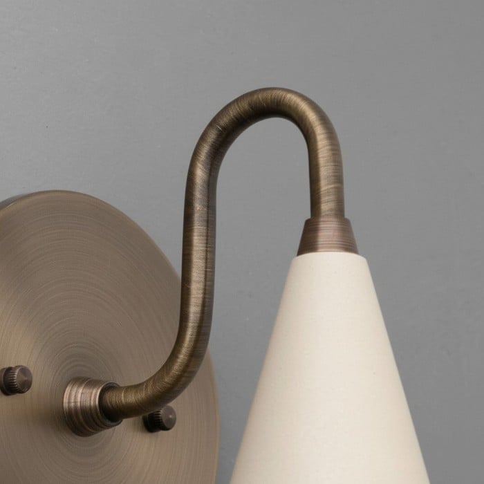 Applique murale Curva en métal avec abat-jour conique - Applique murale vintage en laiton pour entrée ou cage d'escalier HL1967