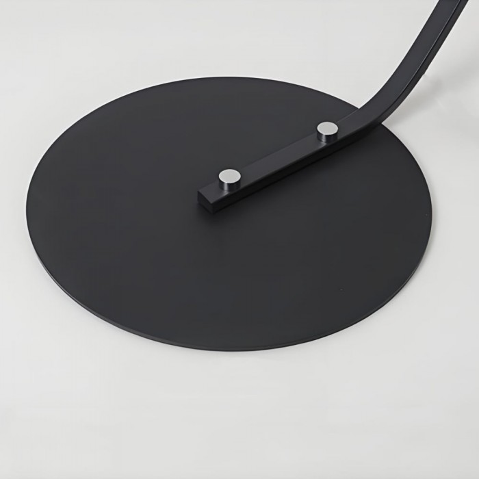 Lampadaire incurvé minimaliste Lirra - Élégant élément de décoration en métal pour les espaces de vie HL1958