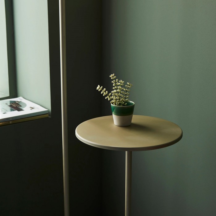 Lirra Multifunctionele Vloerlamp met Tafelbladdesign - Stijlvolle Staande Lamp voor Woonkamers HL2114