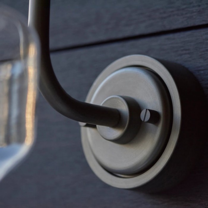 Roborix Outdoor Wall Light - Curved Heritage Silhouette for Porches & Entryways HL2006