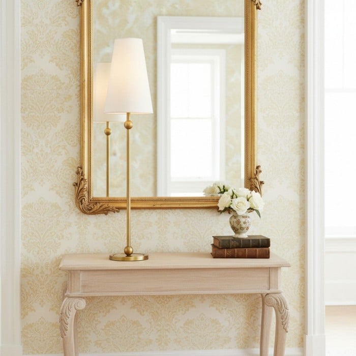 Serena järnbordslampa - Rena linjer och en mjuk linneskärm för hemmakontoret eller sängkanten HL1980