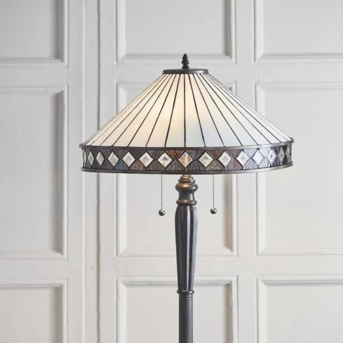 TF Fargo Geometrisk Tiffany-lampa - Accentbelysning i bärnstensfärgad och krämfärgad glas för sovrum eller arbetsrum HL2206