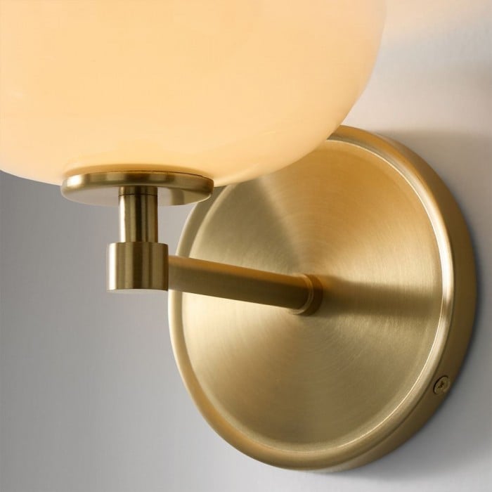 Applique da parete in vetro Vega - Piccola lampada minimalista, elemento decorativo in metallo contemporaneo per corridoio o