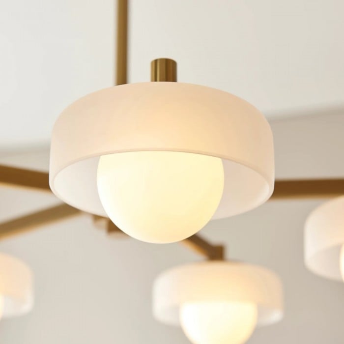 Lámpara colgante Zirvos con esferas de ópalo esmerilado y marco de latón cepillado para sala de estar y comedor HL2132