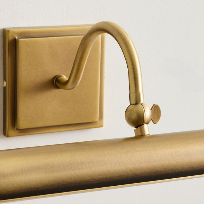 Aurix Tavellampa med justerbar metallram för konstverk och galleriutrymmen HL2367