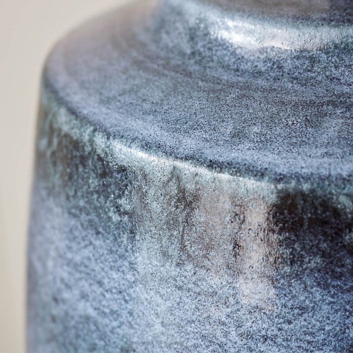 Ceruna Tischleuchte mit Leinenschirm und Keramikfuß – Metallgestell und Keramiksockel für die Bürobeleuchtung HL2398