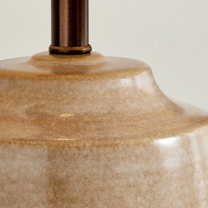 Ceruna Tischleuchte mit Leinenschirm und Keramikfuß – Metallgestell und Keramiksockel für die Bürobeleuchtung HL2398