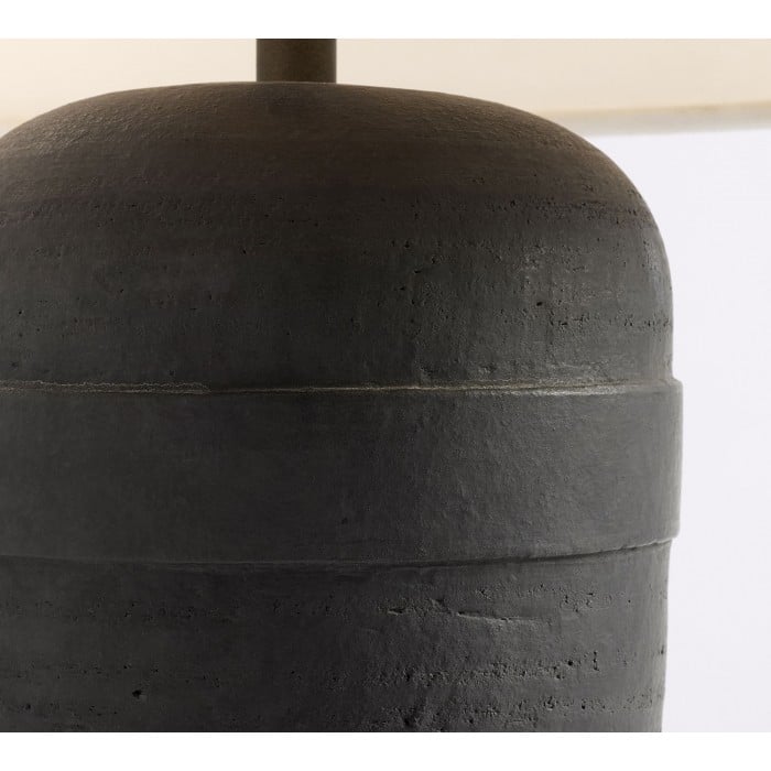 Lámpara de mesa Ceruna con base de cerámica texturizada y brillo suave para mesita de noche de dormitorio HL2385