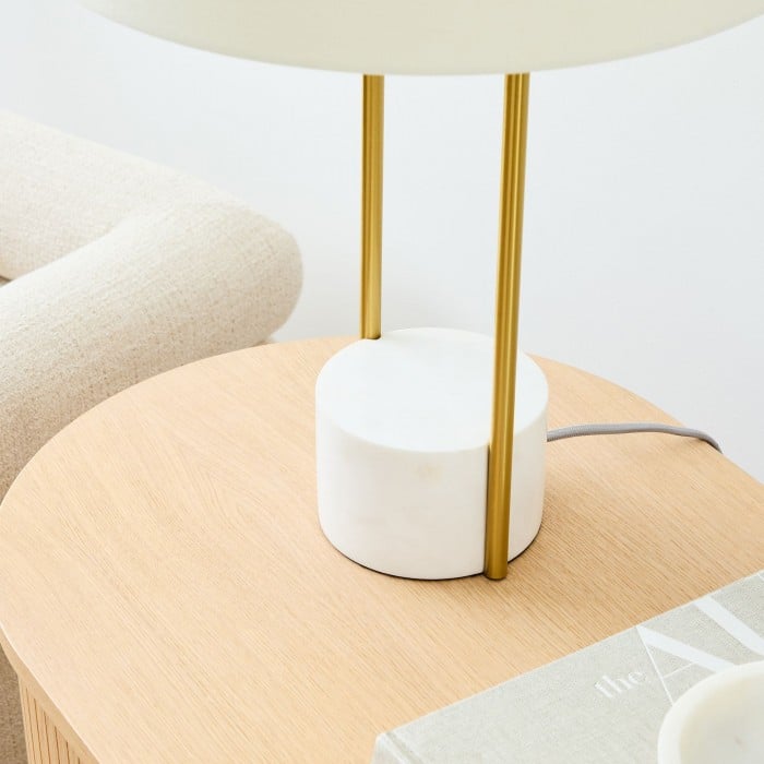 Luma Minimalistische Industriële Tafellamp en Vloerlamp – Metalen Frame met Zachte Stoffen Kap voor Thuis en Kantoor HL2400