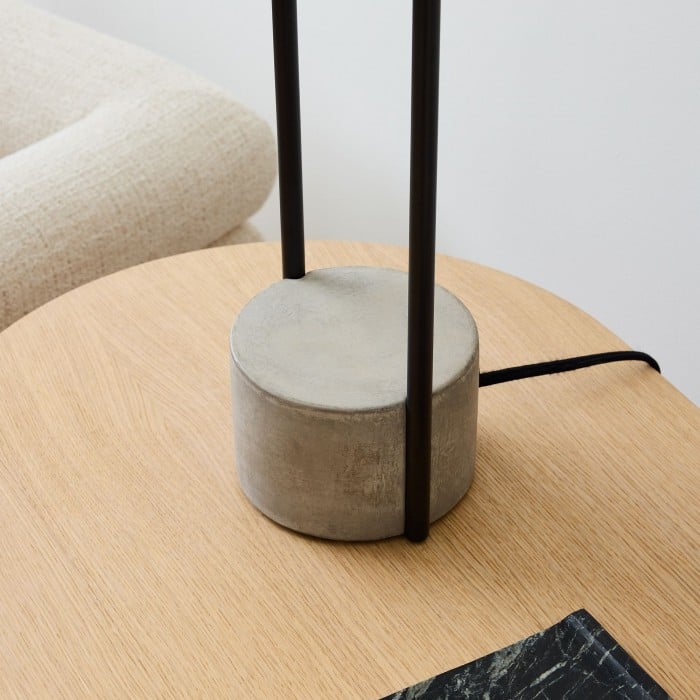 Luma Minimalistische Industriële Tafellamp en Vloerlamp – Metalen Frame met Zachte Stoffen Kap voor Thuis en Kantoor HL2400