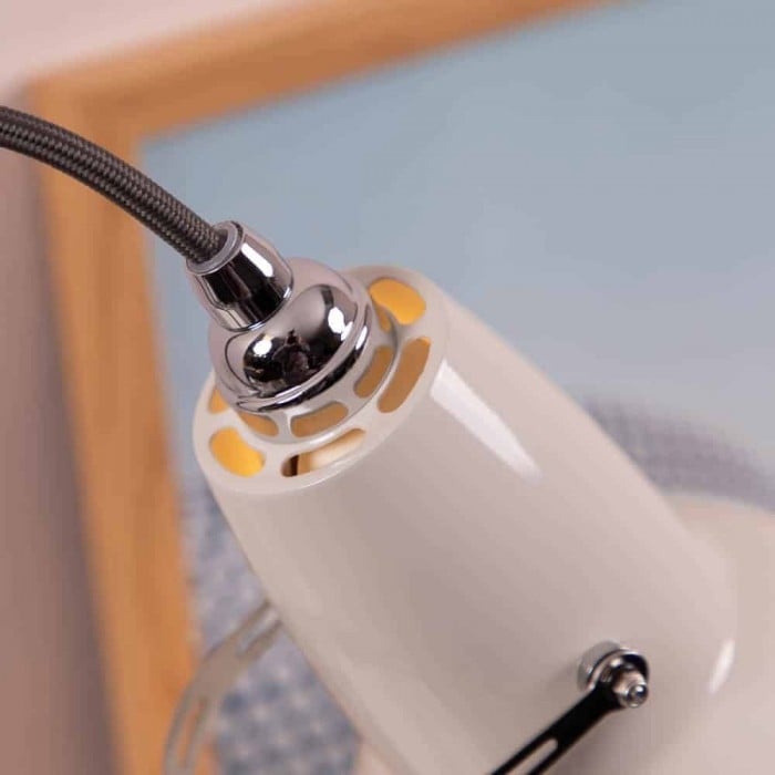 Lampa stołowa Modryx Mini – podstawa piramidy, klasyczny design do domu HL2354