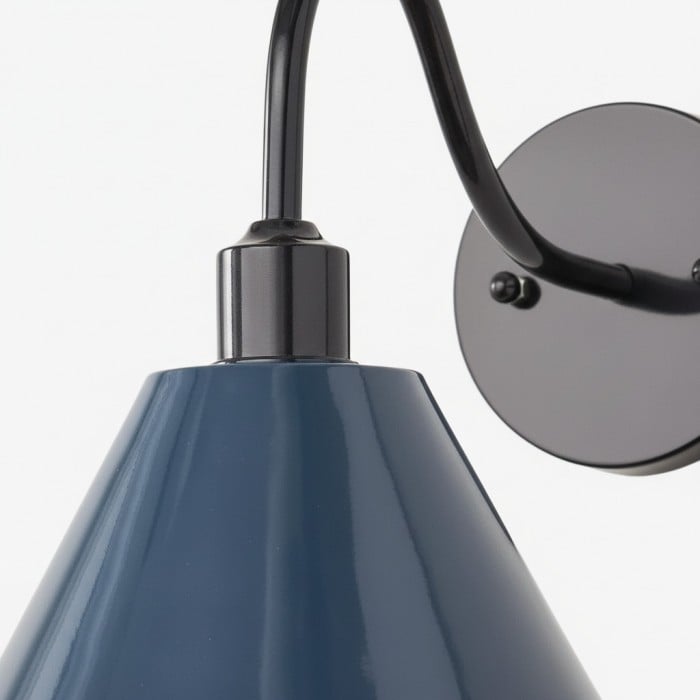 Narix taps toelopende metalen wandlamp - Strak industrieel ontwerp in eigentijdse stijl voor slaapkamer en woonkamer HL2333