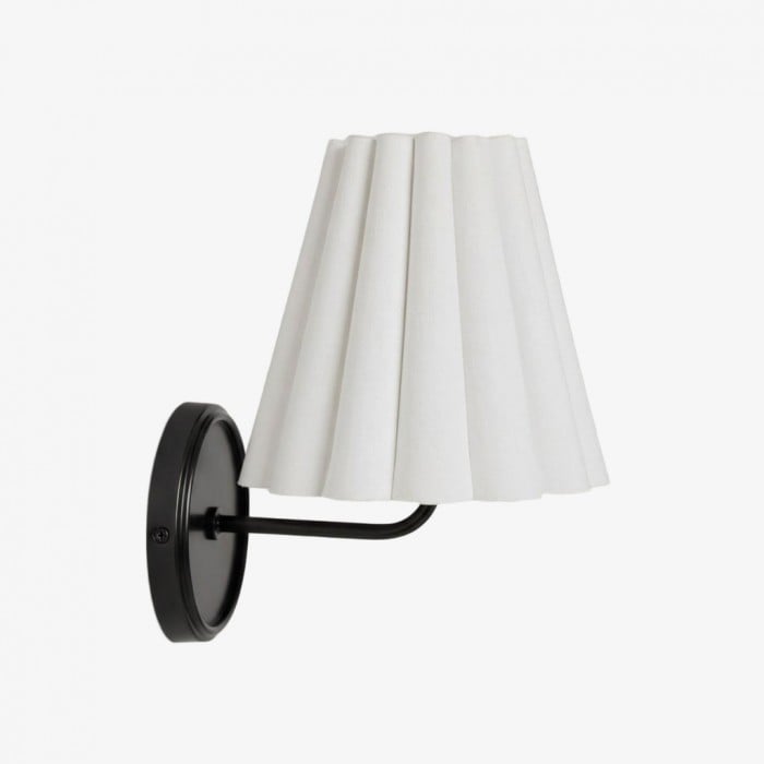 Ruffmeto stoffen wandlamp – met geplooide details op een sculpturaal metalen frame voor studeerkamer of hal HL2279