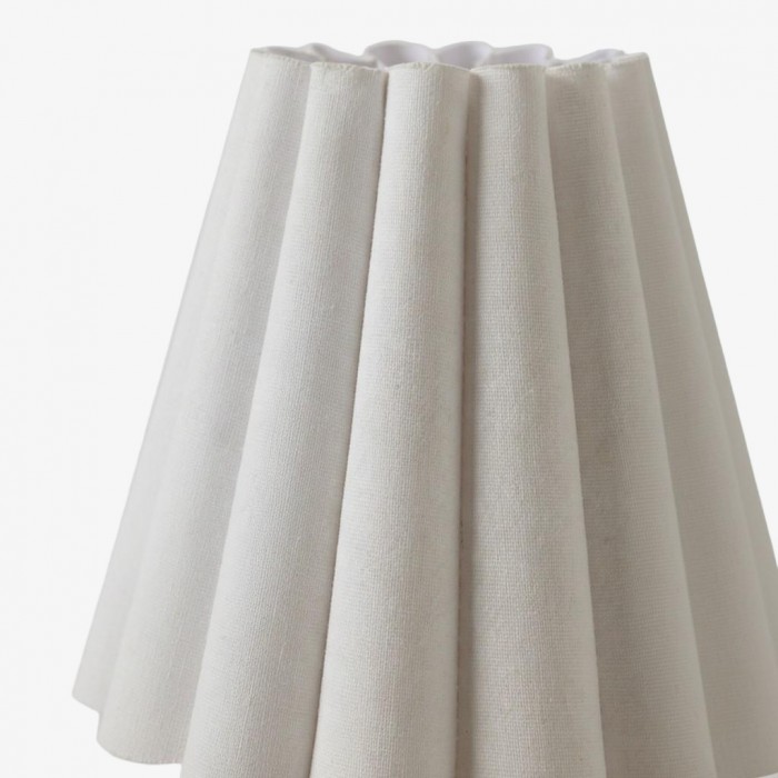 Ruffmeto stoffen wandlamp – met geplooide details op een sculpturaal metalen frame voor studeerkamer of hal HL2279