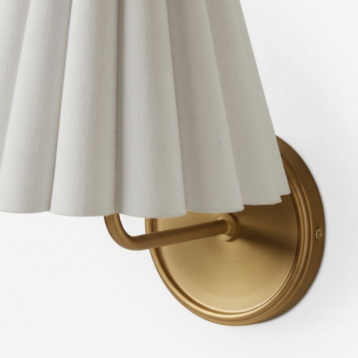 Ruffmeto stoffen wandlamp – met geplooide details op een sculpturaal metalen frame voor studeerkamer of hal HL2279