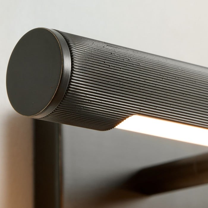 Zorv Sleek Picture Light - Applique da parete con struttura in metallo scanalato per esposizione di opere d'arte o foto HL1933