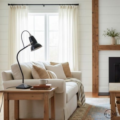 Lampe de table miniature en métal Modryx - Lampe de table classique à base géométrique pour espaces de vie HL2354