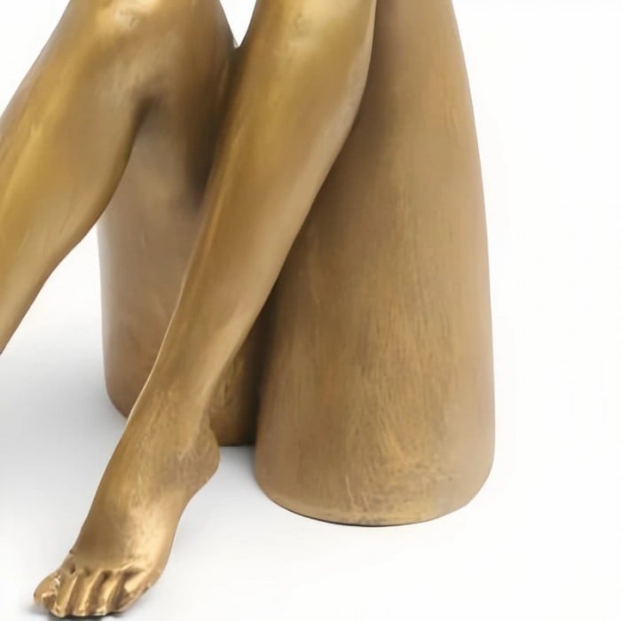 Bougeoir design moderne Kickra avec base dorée inspirée d'une jambe HL2416