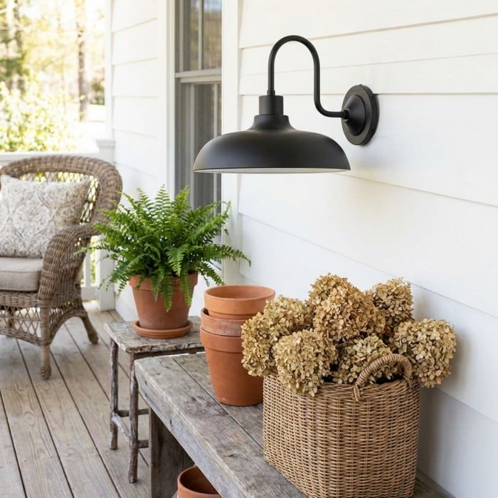 Aplique de pared Velara de metal industrial con cúpula rústica - Aplique de pared curvo clásico para exteriores, ideal para
