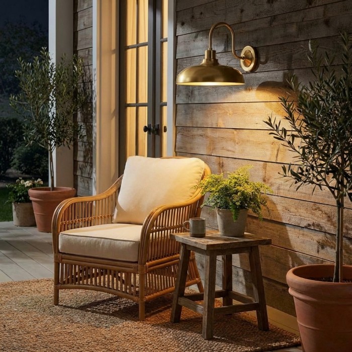 Aplique de pared Velara de metal industrial con cúpula rústica - Aplique de pared curvo clásico para exteriores, ideal para