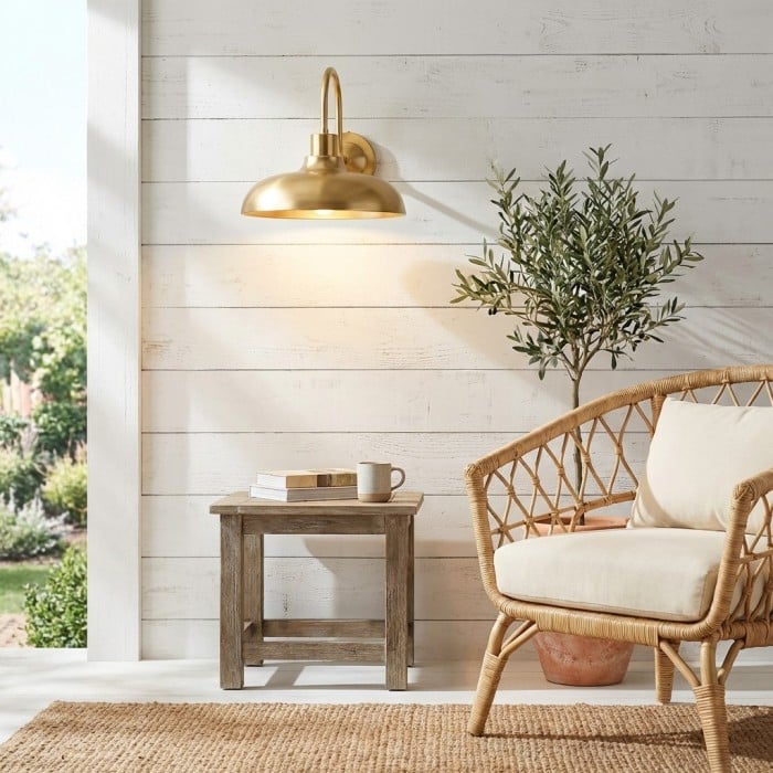 Aplique de pared Velara de metal industrial con cúpula rústica - Aplique de pared curvo clásico para exteriores, ideal para