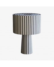 Delvara Moderne dekorative Tischleuchte - Schreibtischlampe mit Metallfuß und pergamentfarbenem Lampenschirm für den Nachttisch