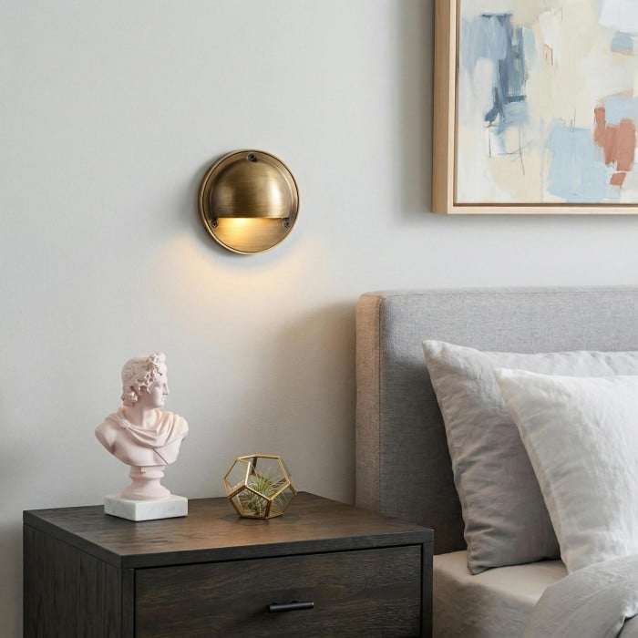 Lámpara de pared industrial Ardelume de latón - Aplique minimalista de metal envejecido para interiores, ideal para dormitorio