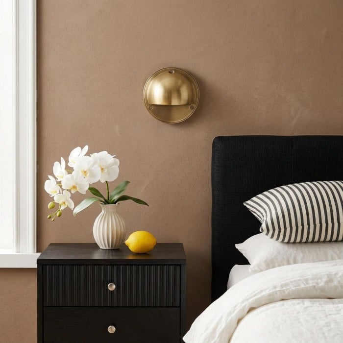 Lámpara de pared industrial Ardelume de latón - Aplique minimalista de metal envejecido para interiores, ideal para dormitorio