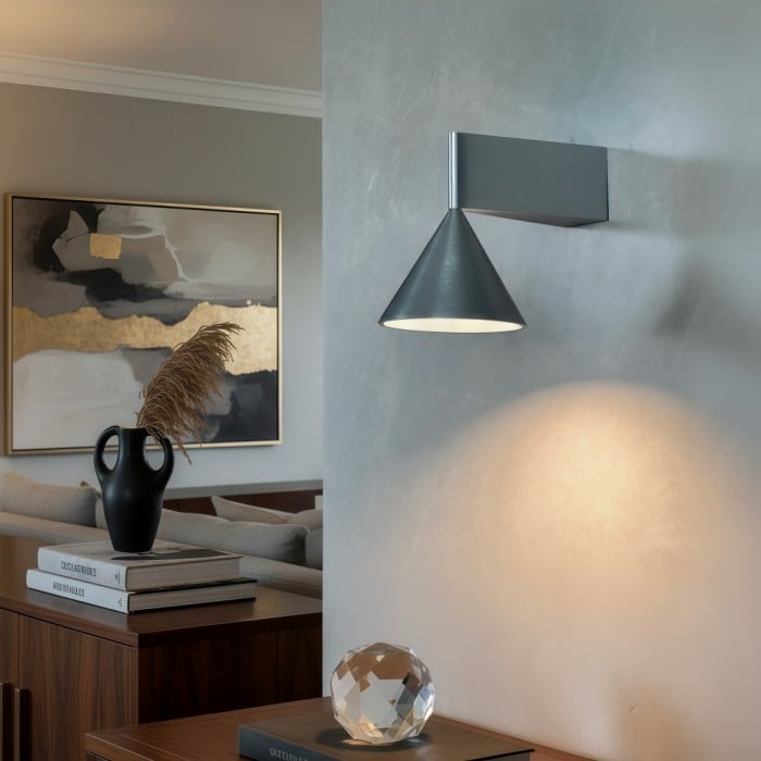 Lámpara de pared cónica de metal Metorq - Iluminación decorativa minimalista de diseño geométrico para pasillo HL2550