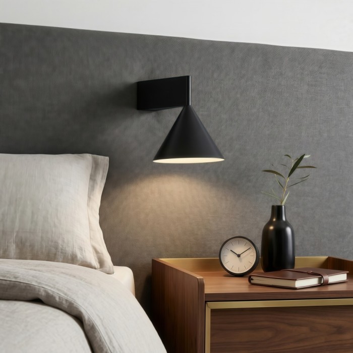 Lámpara de pared cónica de metal Metorq - Iluminación decorativa minimalista de diseño geométrico para pasillo HL2550
