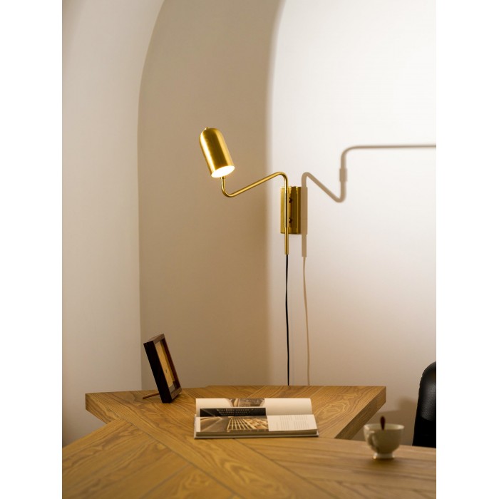 Regulowana lampa ścienna z wtyczką HL2924