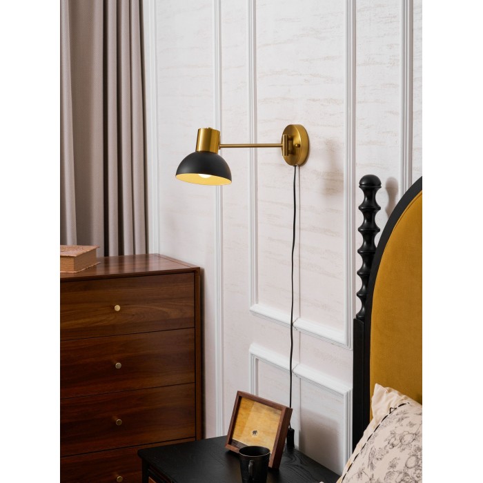 Regulowana lampa ścienna z wtyczką HL2924