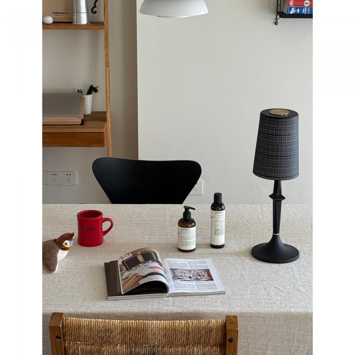 Devon svart bordslampa (inbyggt batteri) HL3262